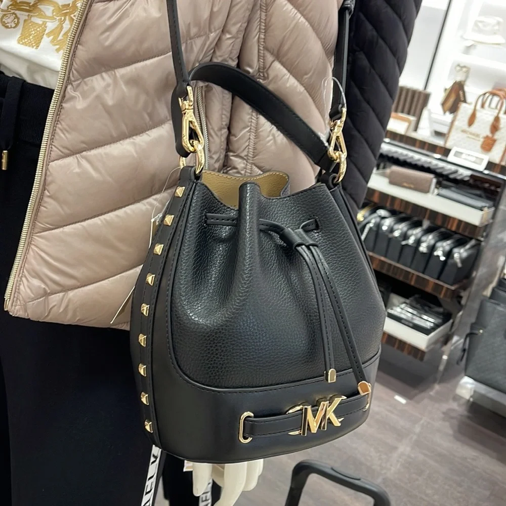 MICHAEL KORS 
Reed Medium Pebbled Leather Bucket Bag
NWT 
Black